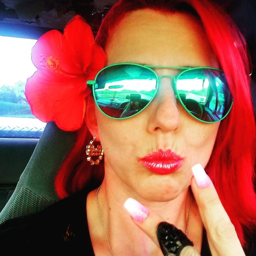 Meet your Posher, Nikia